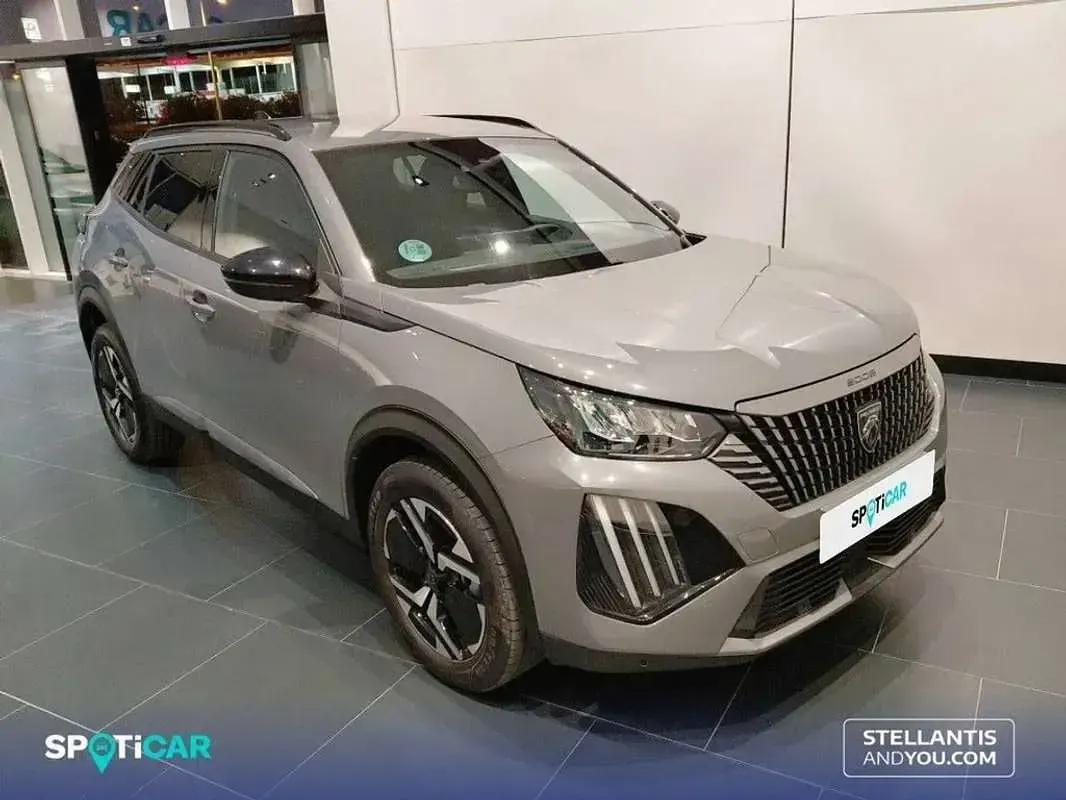 Usado Peugeot 2008 Allure 101 CV (74 kW) 2025 Gris SUV