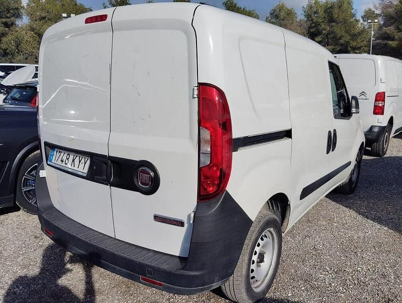 Usado Fiat Doblò 95 CV (69 kW) 2019 Blanco Monovolumen