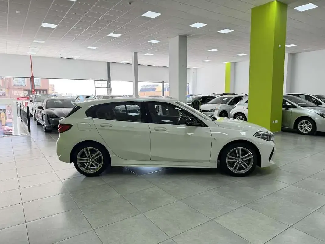Usado BMW 116 M Sport 116 CV (85 kW) 2022 Blanco Utilitario