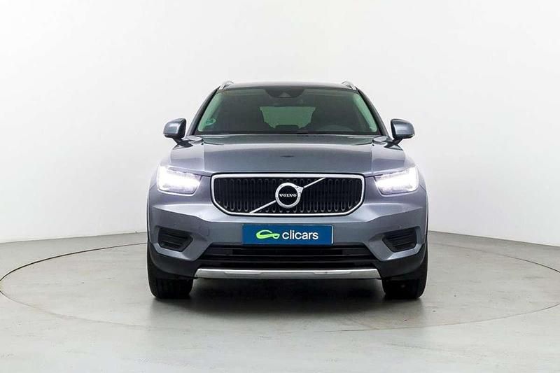Usado Volvo XC40 Momentum 150 CV (110 kW) 2019 Plateado SUV