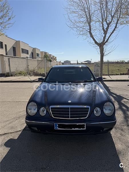 Käytetty Mercedes E200 Elegance 136 HP (100 kW) 2000 Sininen Sedan