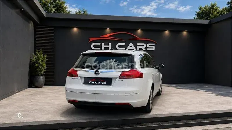 Usado Opel Insignia Sport 130 CV (95 kW) 2011 Blanco Familiar