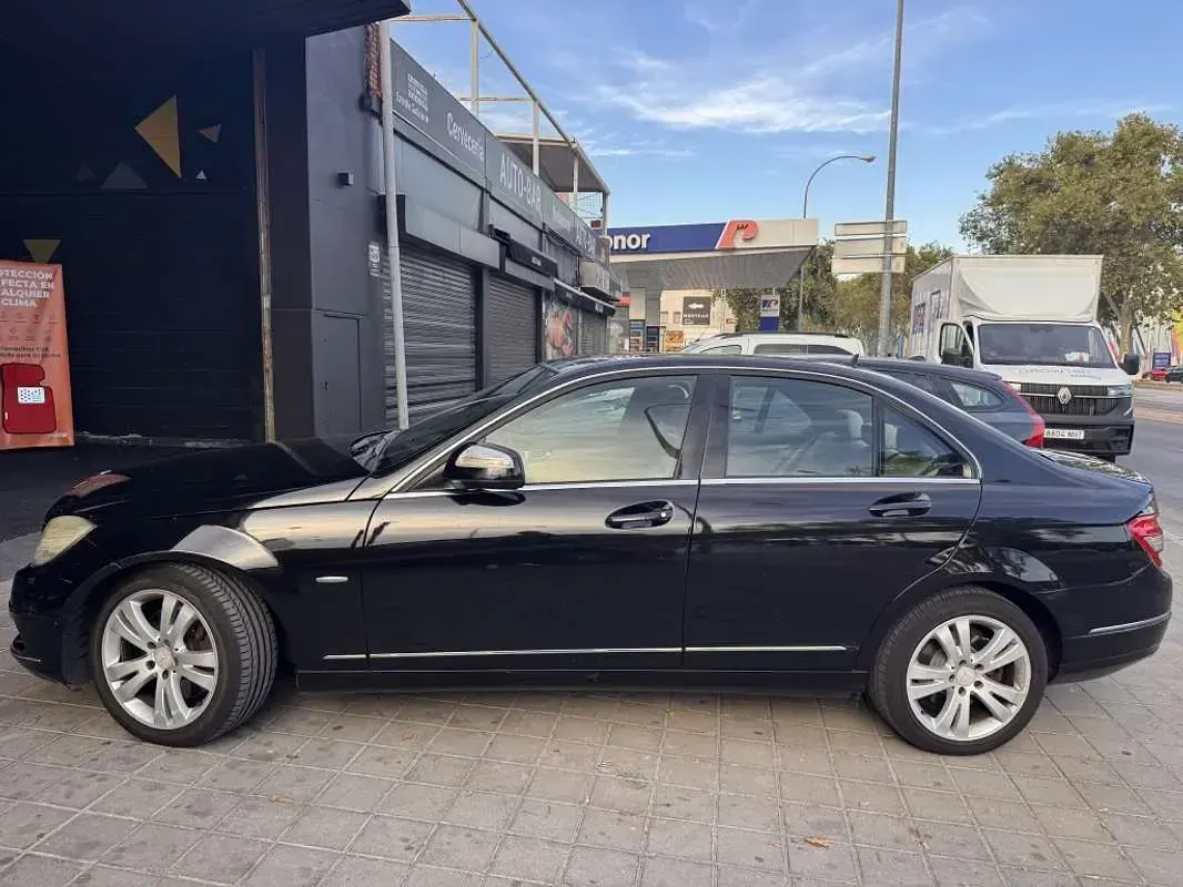 Usado Mercedes C320 Elegance 224 CV (164 kW) 2008 Negro Berlina