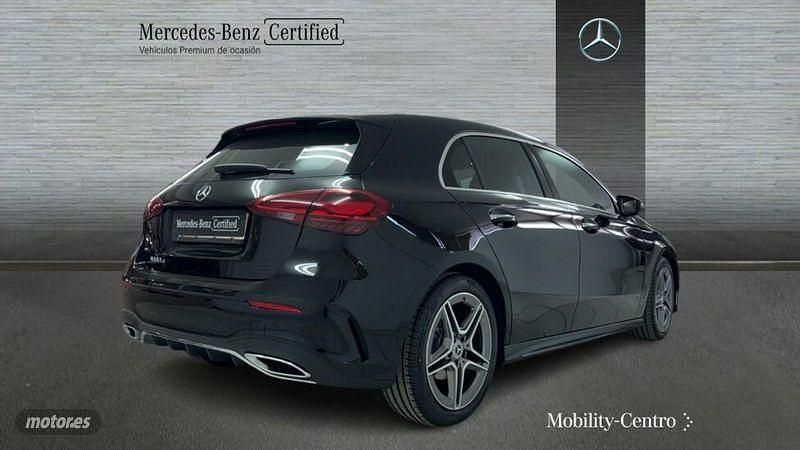 Usado Mercedes A180 AMG line 116 CV (85 kW) 2024 Negro noche Utilitario