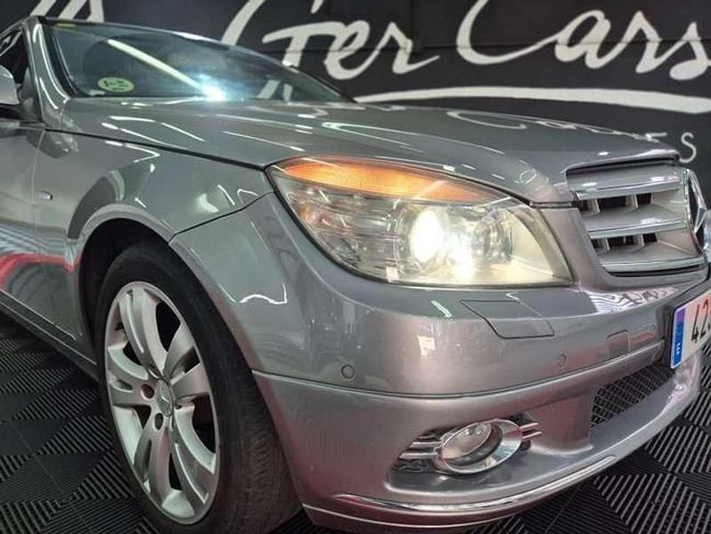 Usado Mercedes C320 Avantgarde 227 CV (166 kW) 2008 Gris / plata Berlina