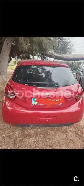 Usado Peugeot 208 Access 82 CV (60 kW) 2015 Rojo Utilitario