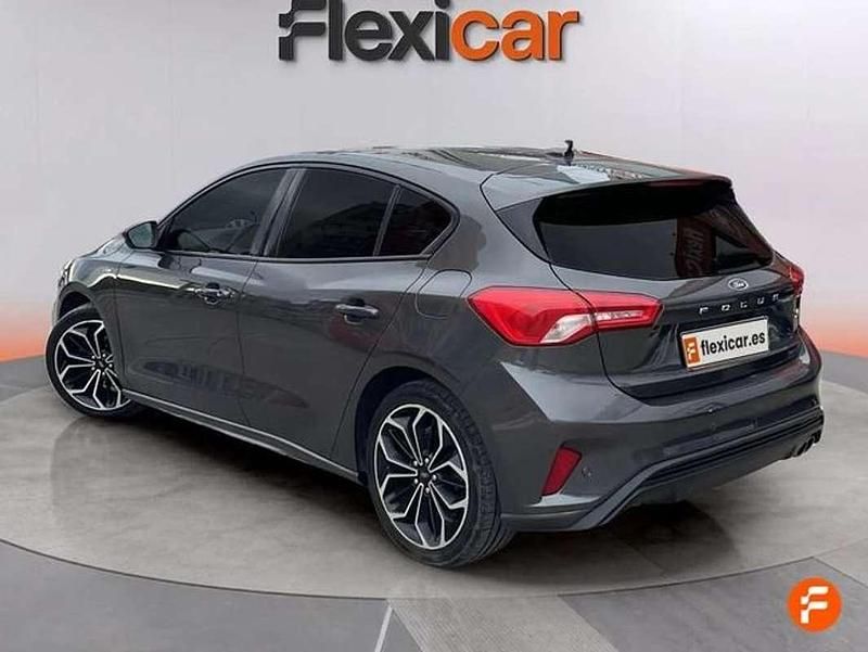 Usado Ford Focus ST-Line 125 CV (91 kW) 2018 Gris Utilitario