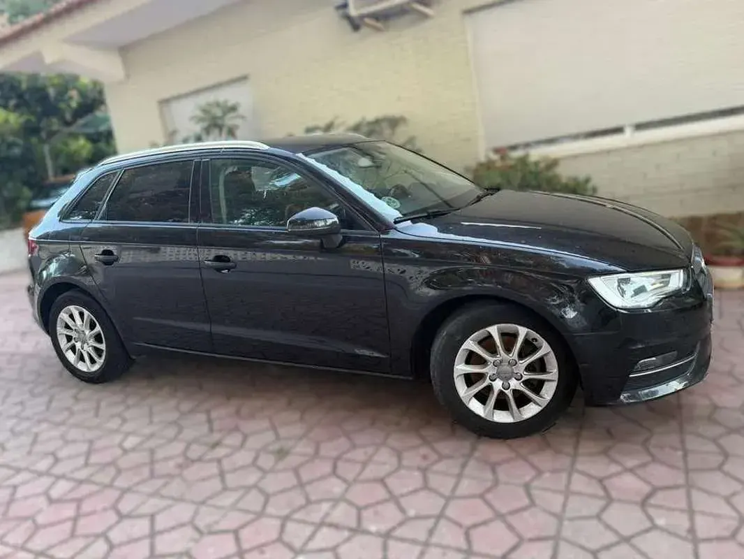 Usado Audi A3 Sportback Attraction 105 CV (77 kW) 2013 Negro Utilitario