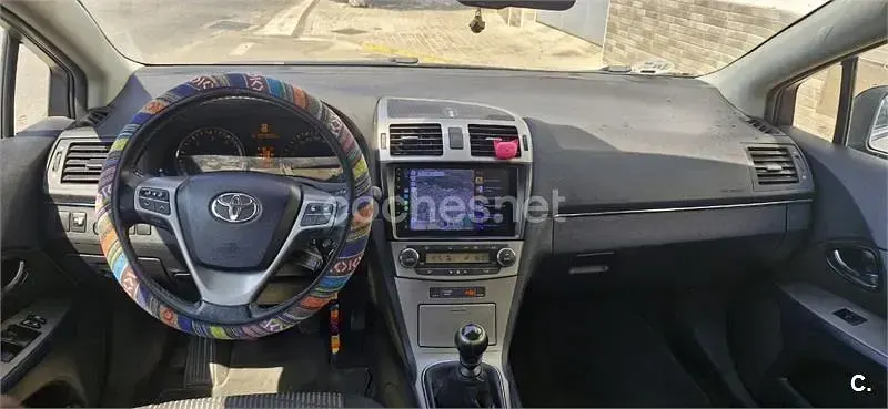 Usado Toyota Avensis Advance 126 CV (92 kW) 2012 Negro Familiar