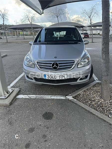 Usado Mercedes B180 109 CV (80 kW) 2007 Gris / plata Monovolumen