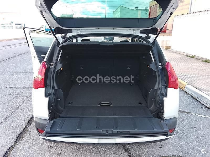 Usado Peugeot 3008 Premium 156 CV (114 kW) 2011 Blanco Familiar