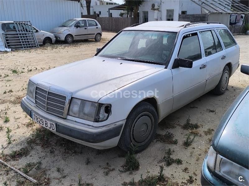 Usado Mercedes E300 136 CV (100 kW) 1993 Blanco Familiar