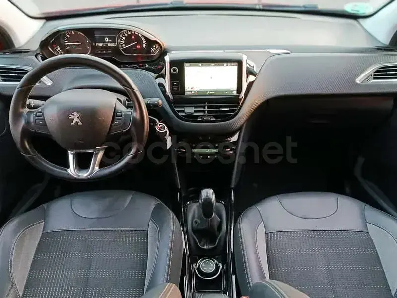 Usado Peugeot 2008 Allure 130 CV (95 kW) 2018 Blanco SUV