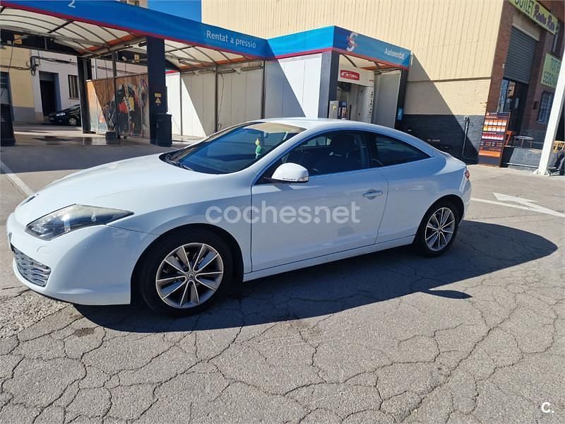 Begagnad Renault Laguna Coupé 150 HK (110 kW) 2012 Vit Sportkupé