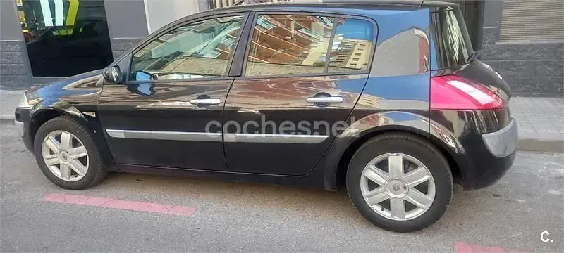 Usado Renault Mégane Authentique 120 CV (88 kW) 2005 Negro Berlina