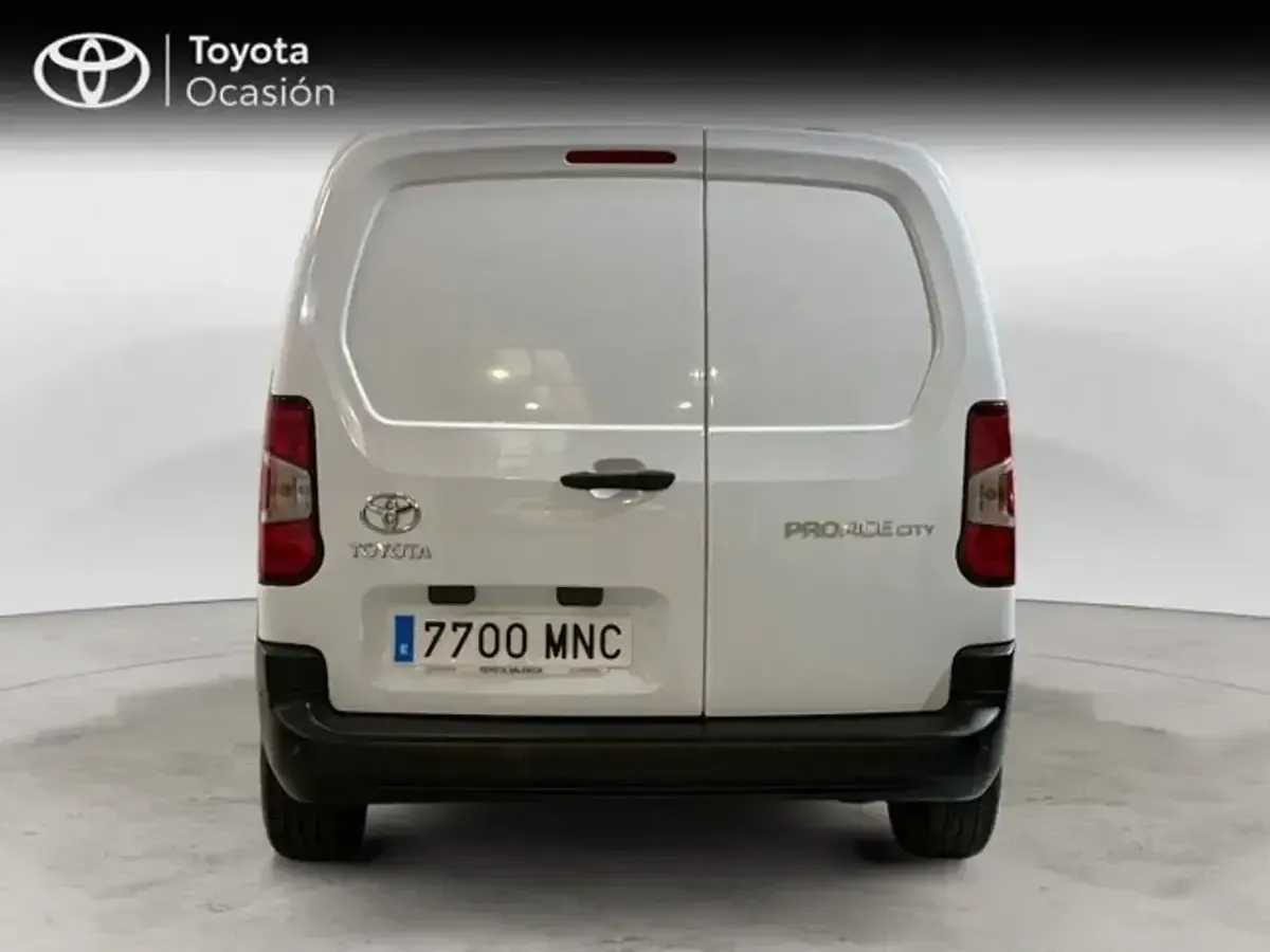 Usado Toyota Proace City City 102 CV (75 kW) 2024 Blanco Monovolumen