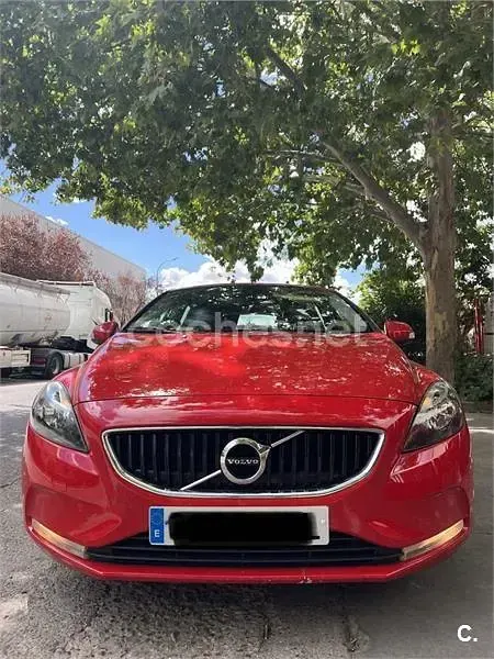 Usado Volvo V40 Kinetic 120 CV (88 kW) 2016 Rojo Berlina