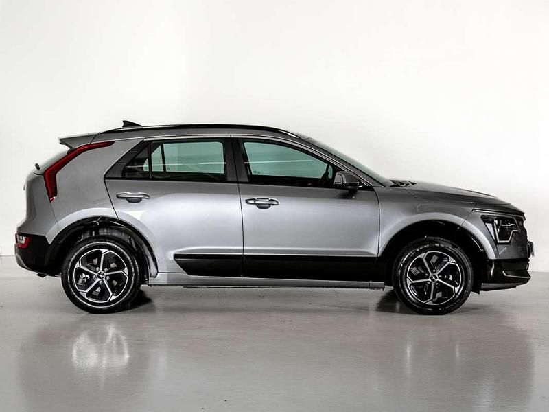 Usado Kia Niro 129 CV (94 kW) 2025 Gris SUV