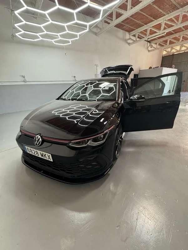 Usado VW Golf VII GTI 300 CV (220 kW) 2021 Negro Utilitario