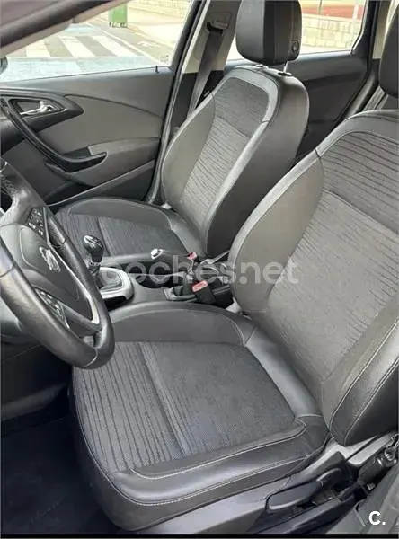 Usado Opel Astra Selective 115 CV (84 kW) 2015 Gris / plata Berlina