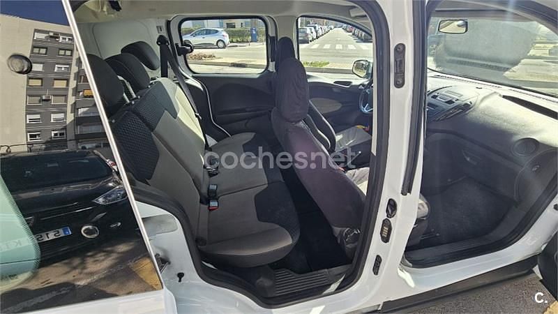 Usado Ford Tourneo Courier Ambiente 75 CV (55 kW) 2018 Blanco Monovolumen