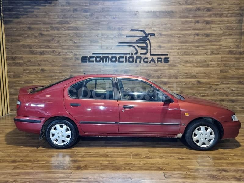 Usado Nissan Primera 90 CV (66 kW) 1997 Granate Berlina