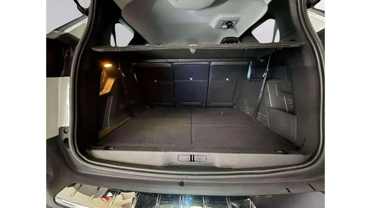 Usado Peugeot 5008 Allure 131 CV (96 kW) 2021 Blanco SUV