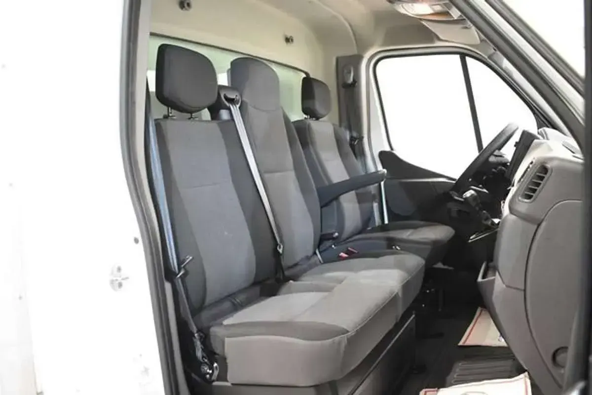 Usado Renault Master 145 CV (106 kW) 2022 Blanco Monovolumen