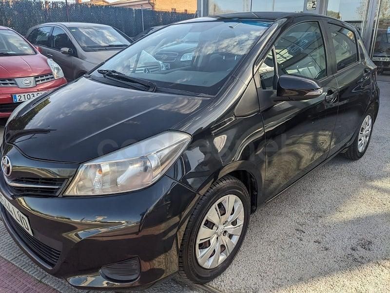 Usado Toyota Yaris Active 69 CV (50 kW) 2012 Gris / plata Utilitario
