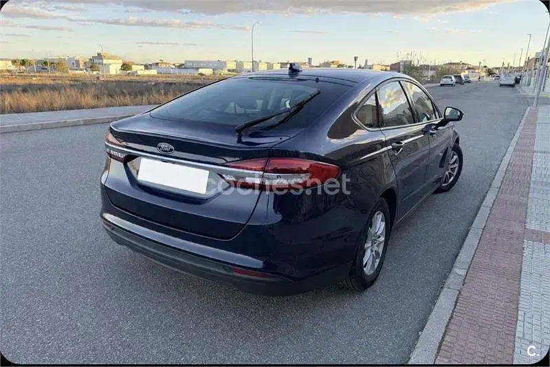 Usado Ford Mondeo Trend 150 CV (110 kW) 2021 Azul Berlina