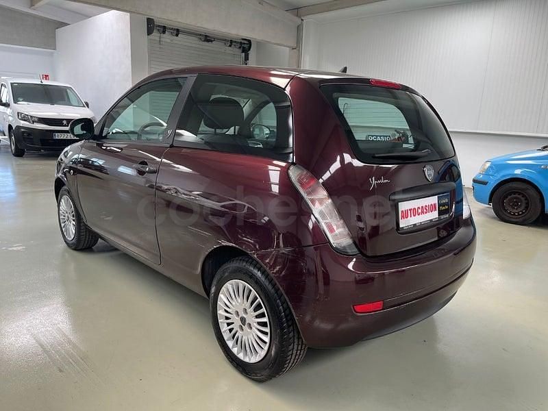 Usado Lancia Ypsilon 69 CV (50 kW) 2010 Violeta / lila Utilitario