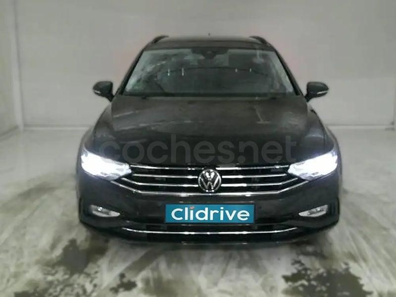 Usado VW Passat 150 CV (110 kW) 2022 Gris / plata Familiar