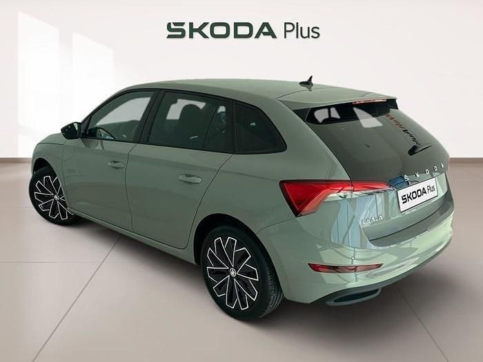 Gris Usado 2024 Skoda Scala Sport Utilitario | 24.850 € (Caro) - Imagen 1/4