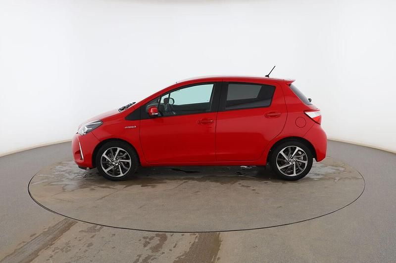 Usado Toyota Yaris Hybrid Active 101 CV (74 kW) 2020 Rojo Berlina