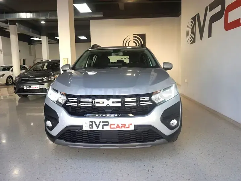 Usado Dacia Sandero Expression 91 CV (66 kW) 2024 Gris / plata Berlina