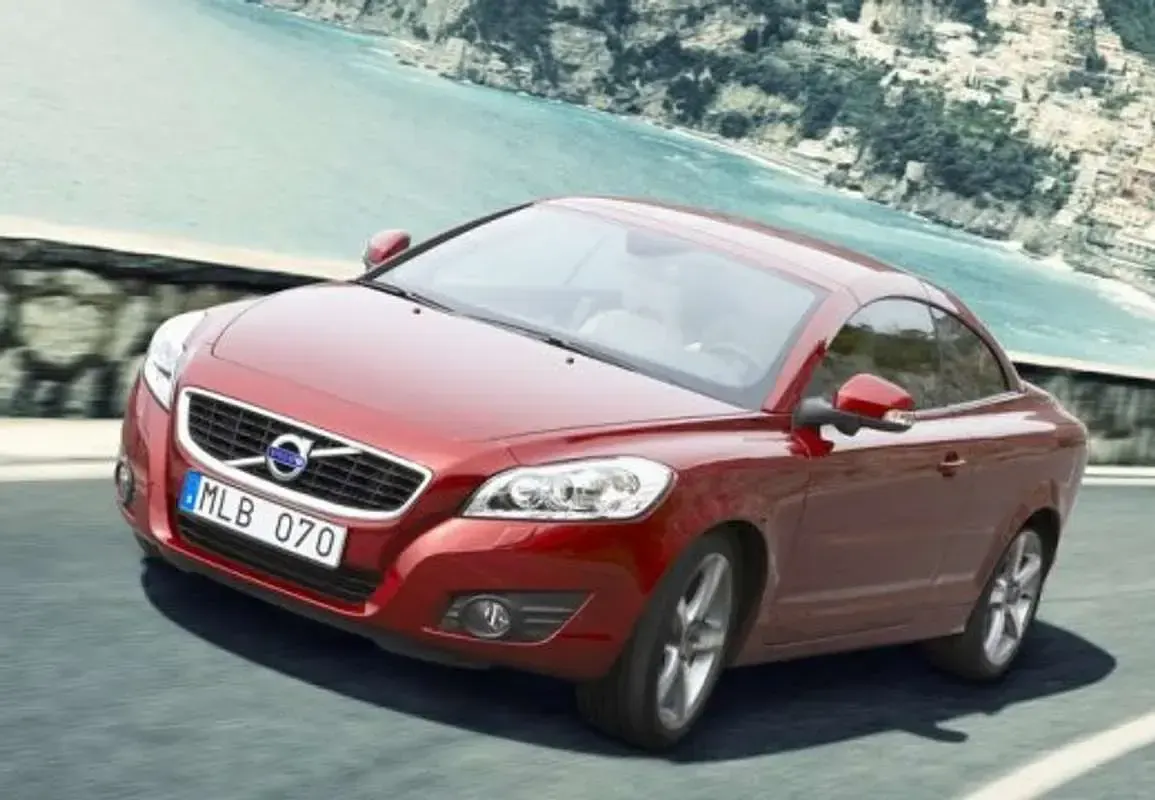 Usado Volvo C70 Momentum 136 CV (100 kW) 2010 Blanco Descapotable