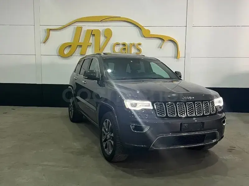 Usado Jeep Grand Cherokee Overland 250 CV (183 kW) 2018 Gris / plata SUV