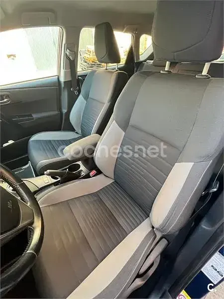 Usado Toyota Auris Hybrid Active 136 CV (100 kW) 2018 Azul Berlina