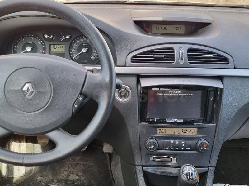 Usado Renault Laguna III Dynamique 130 CV (95 kW) 2007 Beige Berlina