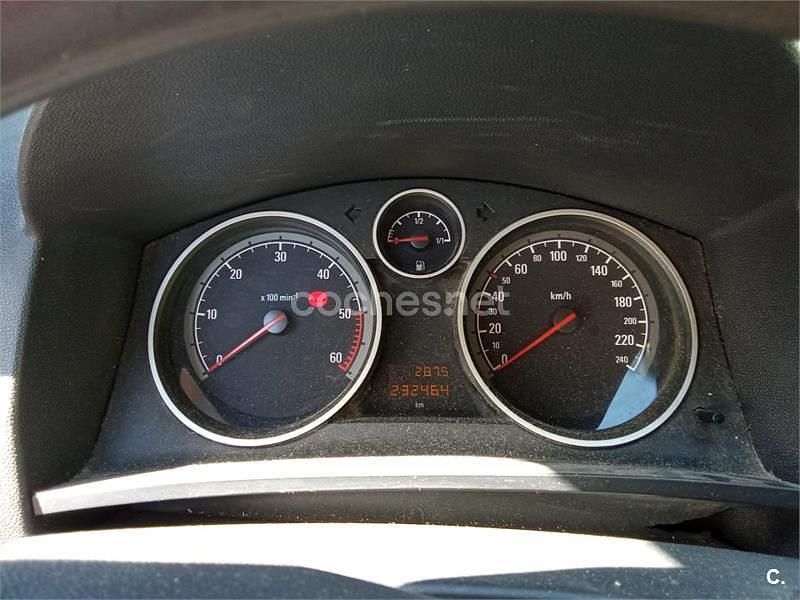 Gris / plata Usado 2007 Opel Zafira Essentia Monovolumen | 3500 € (Precio justo) - Imagen 1/4