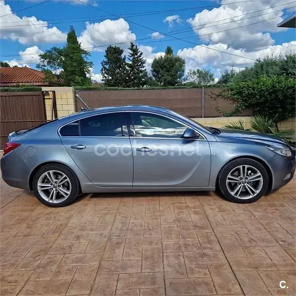 Usado Opel Insignia Sport 180 CV (132 kW) 2011 Gris / plata Berlina