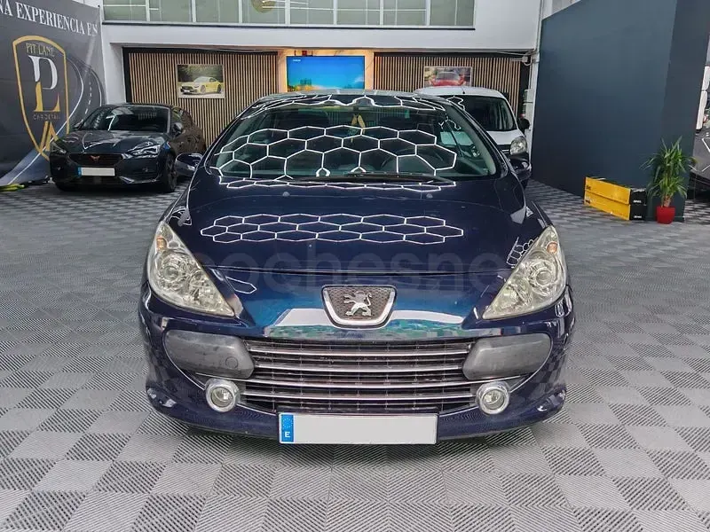 Usado Peugeot 307 CC 110 CV (80 kW) 2008 Azul Descapotable