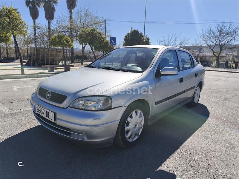 Usado Opel Astra Comfort 100 CV (73 kW) 2000 Gris / plata Berlina