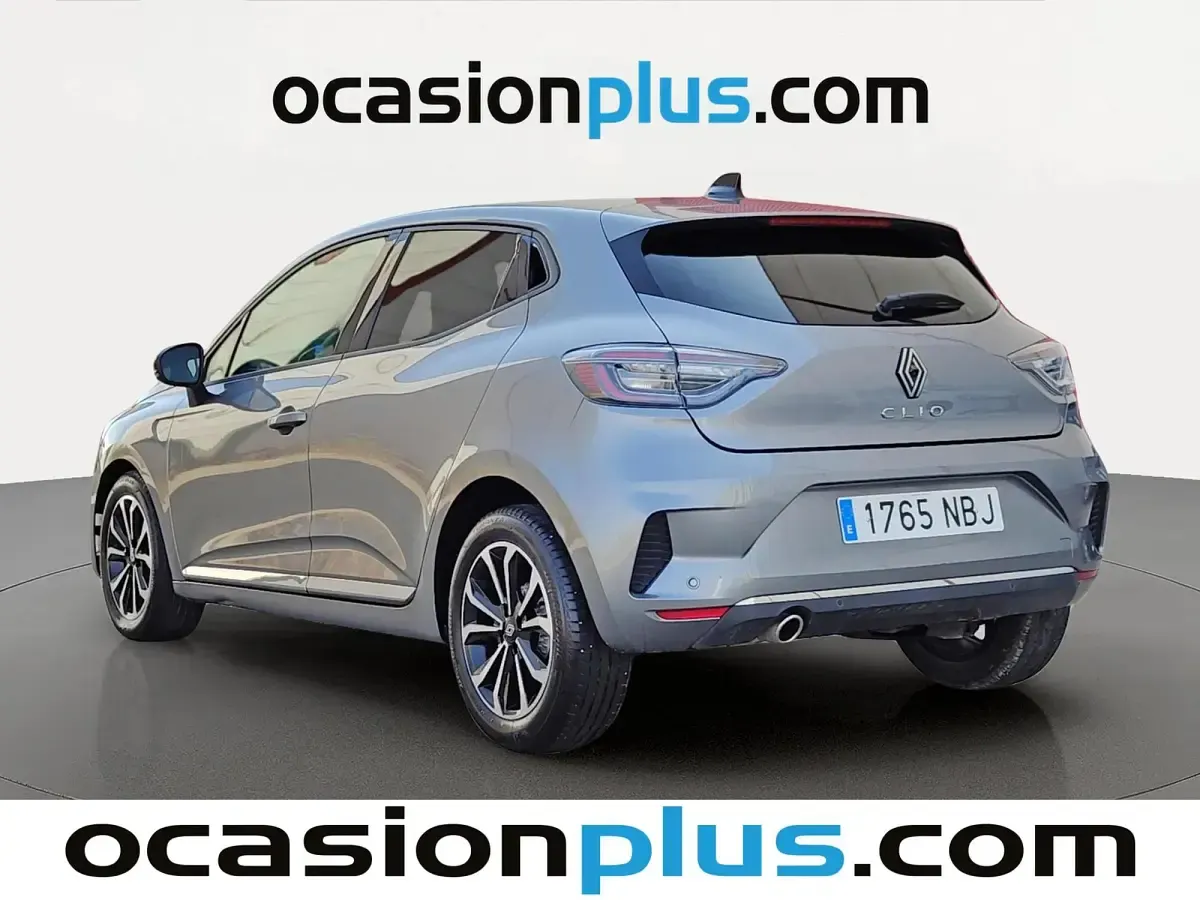 Usado Renault Clio Techno 91 CV (66 kW) 2025 Gris Utilitario