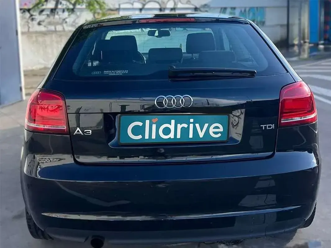 Usado Audi A3 Attraction 105 CV (77 kW) 2012 Negro Utilitario