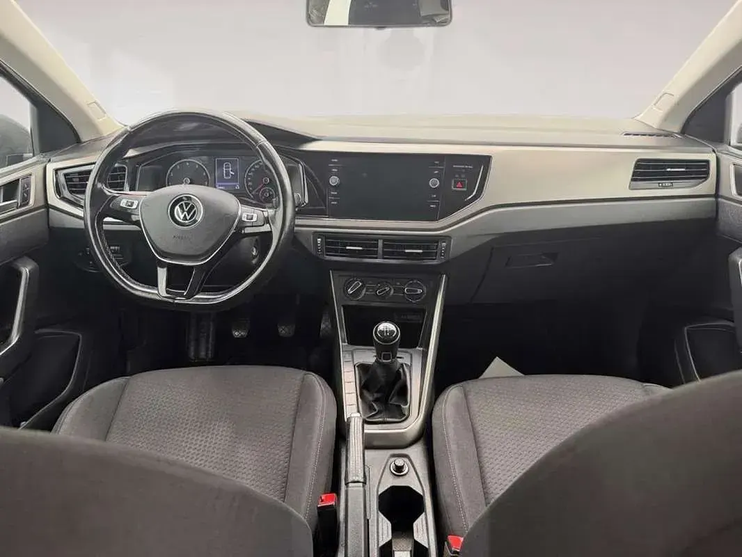Usado VW Polo Advance 95 CV (69 kW) 2022 Gris Utilitario