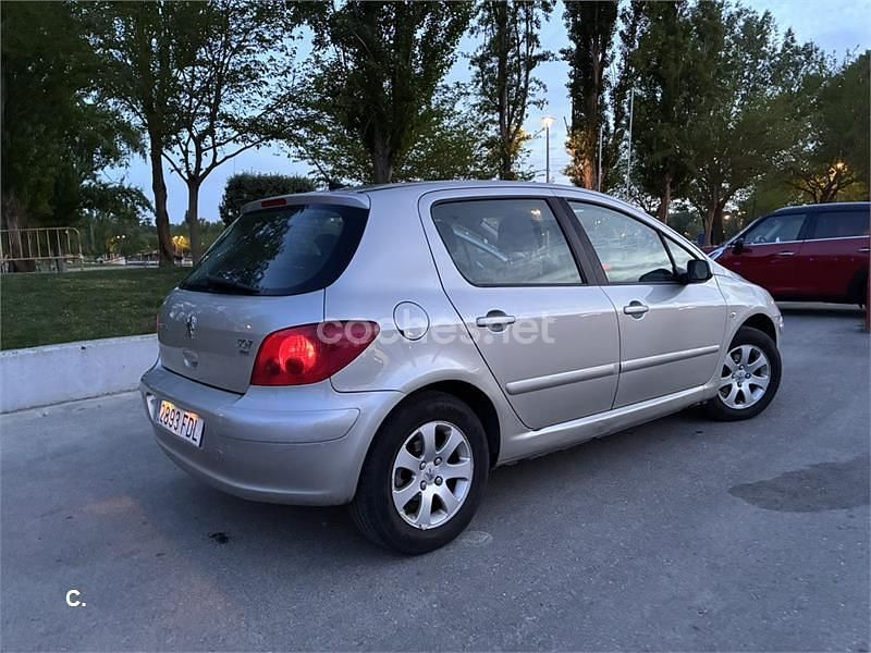 Usado Peugeot 307 90 CV (66 kW) 2006 Gris / plata Berlina
