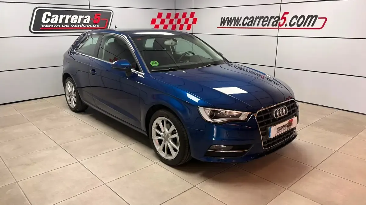 Usado Audi A3 Attraction 110 CV (80 kW) 2015 Azul Berlina