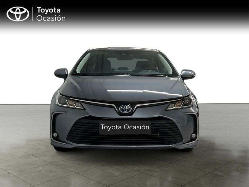 Usado Toyota Corolla Active 122 CV (89 kW) 2021 Plata Berlina