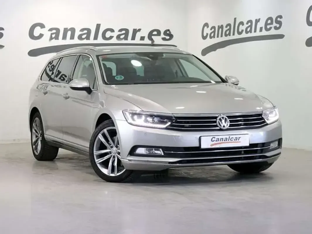 Usado VW Passat Sport 190 CV (139 kW) 2017 Gris Familiar